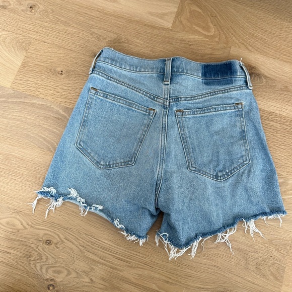 Abercrombie the 4” mom short high rise - Picture 5 of 5